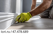 Professional installation of baseboard trim in a modern interior space. Профессиональная установка плинтусов в современном интерьере. Стоковое AI-изображение, AI-художник Katsiaryna Repich / Фотобанк Лори