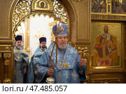 Литургия на Благовещение в Троицком храме города Реутов, епископ Балашихинский и Орехово-Зуевский Николай. Редакционное фото, фотограф Дмитрий Неумоин / Фотобанк Лори