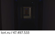Dimming lights gradually washing over empty hotel hallway, creating haunting atmosphere with deepening shadows and growing sense of mysterious anticipation. Стоковое видео, видеограф Данил Руденко / Фотобанк Лори
