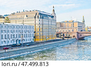 Раушская набережная в зимний день. Москва. Редакционное фото, фотограф E. O. / Фотобанк Лори