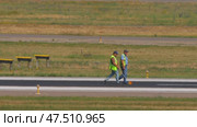 Airport workers take measurements of runway parameters (2024 год). Редакционное видео, видеограф Игорь Жоров / Фотобанк Лори