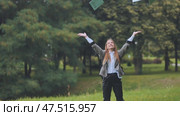 A young schoolgirl tosses up her notebooks in the books. Стоковое видео, видеограф Mikhail Davidovich / Фотобанк Лори