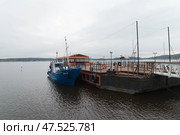 Судно у причала, Сортавала, Карелия (2024 год). Редакционное фото, фотограф Наталия Бушкевич / Фотобанк Лори