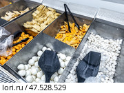 Замороженные полуфабрикаты в продуктовом магазине. Хороший натуральный продукт для быстрого приготовления вкусной еды. Стоковое фото, фотограф FotograFF / Фотобанк Лори