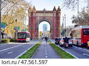 Триумфальная Арка в Барселоне, Испания (2020 год). Редакционное фото, фотограф Валерия Рожкова / Фотобанк Лори