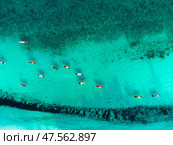 Рыбацкие лодки на прозрачной воде. Занзибар, Танзания. Fishing boats on clear water. Zanzibar, Tanzania. Стоковое фото, фотограф Антон Назаров / Фотобанк Лори