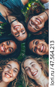A close gathering of friends with diverse backgrounds sharing smiles and laughter in a vibrant outdoor setting, highlighting friendship and joy. Стоковое AI-видео, аниматор Данила Большаков / Фотобанк Лори