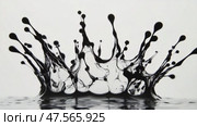 Crown shaped black splash evolving on white background. Стоковое AI-видео, аниматор Юрий Поздников / Фотобанк Лори