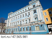 Улица Николоямская, дом 13, строение 1. Солнечный весенний день. Москва. Россия. Редакционное фото, фотограф E. O. / Фотобанк Лори