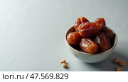 Delicious Arabian Dates Served in a Bowl for Iftar During Ramadan Celebration. Стоковое AI-изображение, AI-художник Sergey Grishin / Фотобанк Лори
