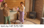 Grandma and grandson celebrate the holiday together, they dance, play balloons and give gifts and flowers. Стоковое видео, видеограф Ирина Старикова / Фотобанк Лори