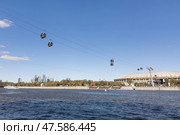 Modern cable car between Sparrow Hills and Luzhniki Stadium in Moscow, Russia. Cableway cabins hang in the sky above Moskva River. Scenic summer sunny view. Guide to Russia. Funicular. Стоковое фото, фотограф Ирина Михайличенко / Фотобанк Лори