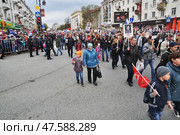 Акция "Бессмертный полк". Демонстрация в День Победы. Город Тюмень (2017 год). Редакционное фото, фотограф Александр Тараканов / Фотобанк Лори