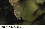 Beautiful cave with stalactites. Стоковое видео, видеограф Михаил Коханчиков / Фотобанк Лори