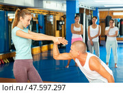 Woman doing wristlock movement. Стоковое фото, фотограф Яков Филимонов / Фотобанк Лори