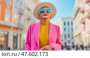 Stylish Senior Woman in Pink Coat, Cityscape Background. Стоковое AI-изображение, AI-художник Данила Большаков / Фотобанк Лори