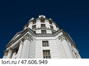 Церковь Симеона Столпника за Яузой в солнечный день. Москва. Редакционное фото, фотограф E. O. / Фотобанк Лори