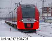 Электропоезд ЭС2Г-006 "Ласточка", станция Шарташ, Екатеринбург (2021 год). Редакционное фото, фотограф Алексей Иванов / Фотобанк Лори