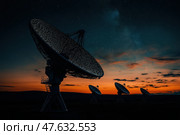 Радиотелескоп под звездопадом. Стоковое AI-изображение, AI-художник Александр Жуков / Фотобанк Лори