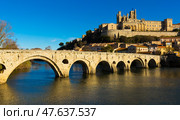 Image of Pont Vieux and St Nazaire Cathedral in Beziers. Стоковое фото, фотограф Яков Филимонов / Фотобанк Лори