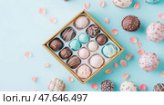 Sweet Decadence: Assorted Truffle Box, Valentine's Day Treat for a Sweetheart's Gift. Стоковое AI-изображение, AI-художник Данила Большаков / Фотобанк Лори