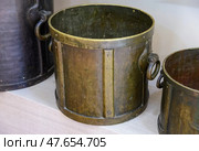 Antique bronze measure of weight and volume of bulk solids of the 18th century in Ancient Rus, Russia. Стоковое фото, фотограф Алексей Антипов / Фотобанк Лори