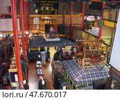 Interior of Tartan Weaving Mill and Exhibition located on the Royal Mile in Edinburgh, Scotland (2010 год). Редакционное фото, фотограф Сергей Пристяжнюк (Serg Zastavkin) / Фотобанк Лори