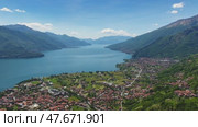 Aerial landscape on Como lake in Italy (2023 год). Стоковое видео, видеограф Михаил Коханчиков / Фотобанк Лори