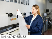 Print worker controlling printing process on modern offset machine in print shop. Стоковое фото, фотограф Яков Филимонов / Фотобанк Лори