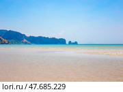 Sea rocky landscape. Nopparat Thara beach with rocks and clear water in Krabi province, Thailand. Travel and tourism. Стоковое фото, фотограф Коханова Наталья / Фотобанк Лори
