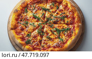 Top view tasty traditional hot baked italian pizza from the stone oven with fresh steam in the italian pizzeria. Slow motion footage. Perfect for food blogger or restaurant. Fast food concept. Стоковое AI-видео, аниматор Ирина Михайличенко / Фотобанк Лори