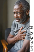 Senior man suffering chest pain while sitting on chair. Стоковое AI-видео, аниматор Юрий Поздников / Фотобанк Лори
