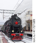 Паровоз Л-2180 с пригородным ретропоездом "Селигер", станция Бологое-Московское, Тверская область (2021 год). Редакционное фото, фотограф Алексей Иванов / Фотобанк Лори