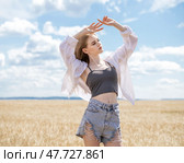 Young beautiful blonde girl posing in a wheat field. Стоковое фото, фотограф Андрей Аркуша / Фотобанк Лори