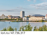 Summer Cityscape of Kazan, Russia by Lake Nizhny Kaban (2023 год). Редакционное фото, фотограф Ирина Кононова / Фотобанк Лори