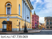 Александринский театр, доходный дом Басина, Санкт-Петербург. Стоковое фото, фотограф Baturina Yuliya / Фотобанк Лори