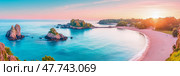Summer Paradise: A serene tropical beach with turquoise water and rocky islets at warm sunset. Стоковое AI-изображение, AI-художник Данила Большаков / Фотобанк Лори