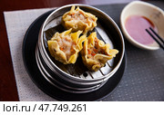 Japanese tasty dumplings siumai in steamer, nobody. Стоковое фото, фотограф Яков Филимонов / Фотобанк Лори