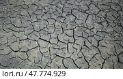 Parched ground revealing deep fissures, signaling severe drought conditions and environmental crisis in crimean landscape. Стоковое видео, видеограф Mikhail Davidovich / Фотобанк Лори