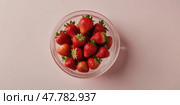 Fresh strawberries in a clear bowl on a light background ready for use in desserts or snacking. Стоковое AI-изображение, AI-художник Сергей Толмачёв / Фотобанк Лори