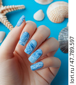 Creative nail art featuring ocean waves in blue and white designs. Креативный нейл-арт с изображением океанских волн в голубом и белом исполнении. Стоковое AI-изображение, AI-художник Katsiaryna Repich / Фотобанк Лори