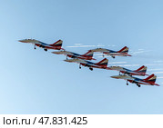 Moscow Russia Zhukovsky Airfield 25 July 2021: aerobatic team swifts MiG-29 perfoming demonstration flight of the international aerospace salon MAKS-2021 (2019 год). Стоковое фото, фотограф Фотограф / Фотобанк Лори