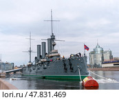 ST. PETERSBURG, RUSSIA, March10, 2023: The Cruiser Aurora. The ship is moored at Petrogradskaya embankment and is a Museum. On the nose set naval flag of Russia. Стоковое фото, фотограф Фотограф / Фотобанк Лори