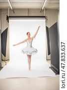 Studio portrait of a ballerina in a white tutu. Стоковое фото, фотограф Андрей Аркуша / Фотобанк Лори