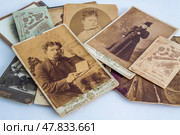 Старый фотоаппарат и фотографии 19 века. Стоковое фото, фотограф Igor Lijashkov / Фотобанк Лори