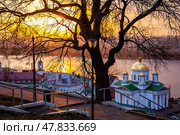 Церковь святителя Алексия, Нижегородская семинария и Благовещенский монастырь в Нижнем Новгороде на берегу Оки. Стоковое фото, фотограф Igor Lijashkov / Фотобанк Лори
