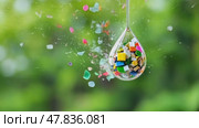 Raindrop filled with microplastics against forest backdrop. Стоковое AI-видео, аниматор Екатерина Усенко / Фотобанк Лори