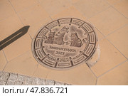 Канализационный люк в Зеленоградске (2024 год). Редакционное фото, фотограф Анна Рогалева / Фотобанк Лори