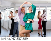 Middle-aged man and woman practicing waltz in dancing studio. Стоковое фото, фотограф Яков Филимонов / Фотобанк Лори