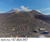 Group of tents are set up on a mountain. Стоковое фото, фотограф Олег Спиридонов / Фотобанк Лори